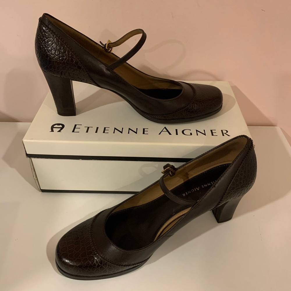 Etienne Aigner Brown leather pumps